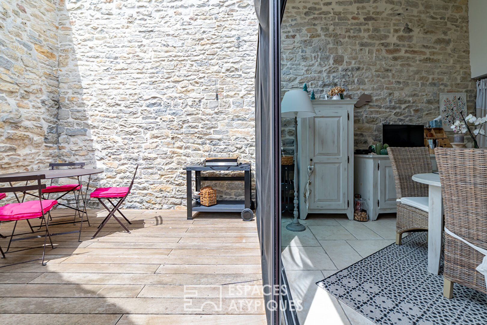 Chaleureuse maison rénovée avec terrasse et garage