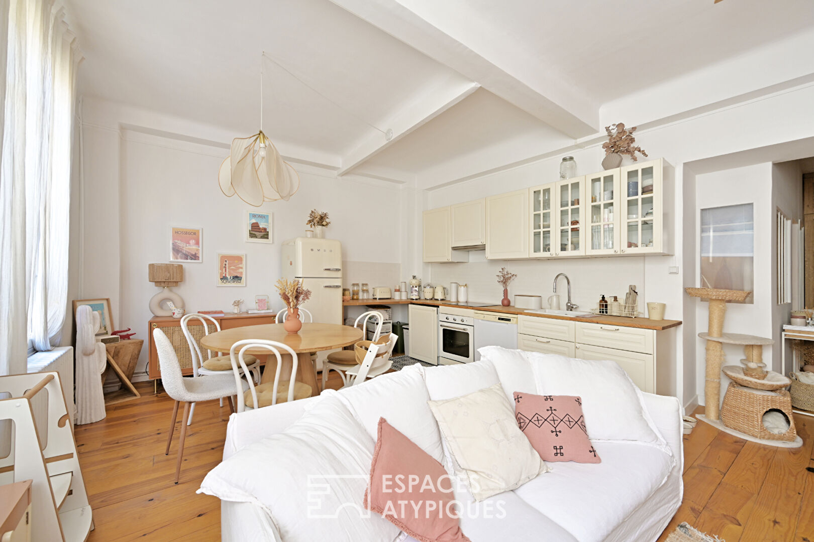 Lumière et sérénité : appartement rénové aux portes de l’Écusson