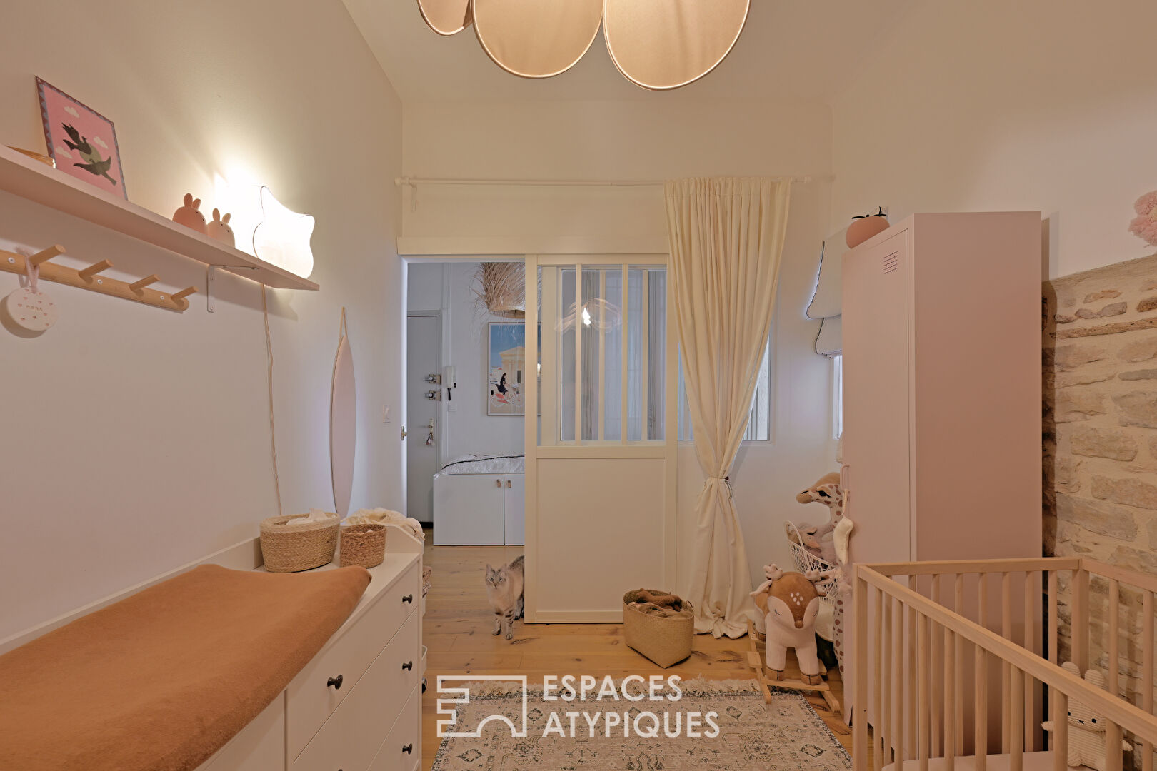 Lumière et sérénité : appartement rénové aux portes de l’Écusson