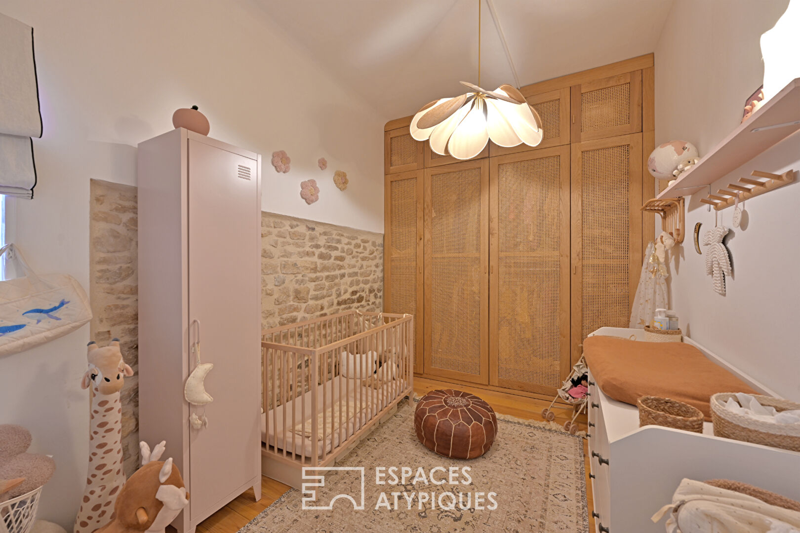 Lumière et sérénité : appartement rénové aux portes de l’Écusson