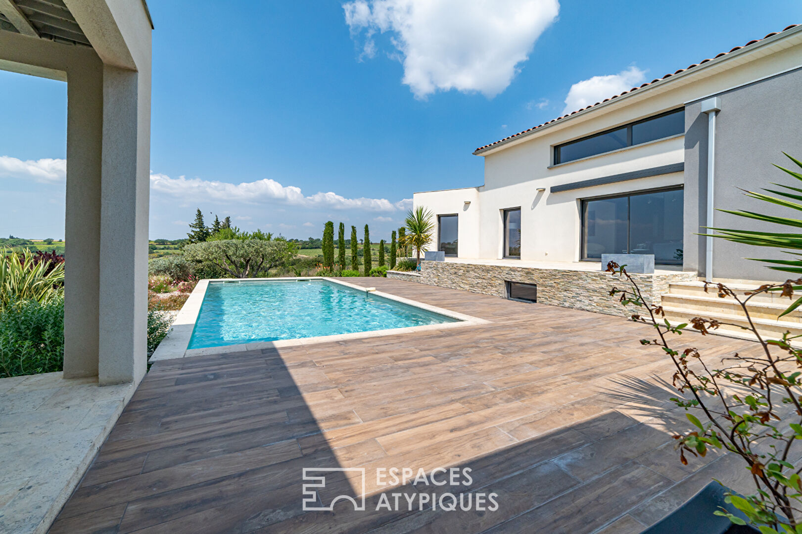 Villa contemporaine avec piscine et superbe vue à 20 minutes d’Uzès