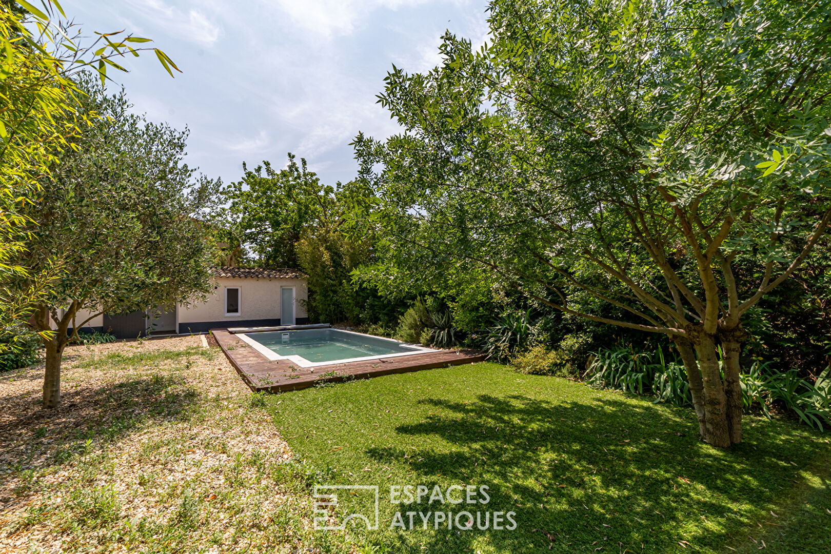 Charming 1960s house – between Nîmes and Avignon