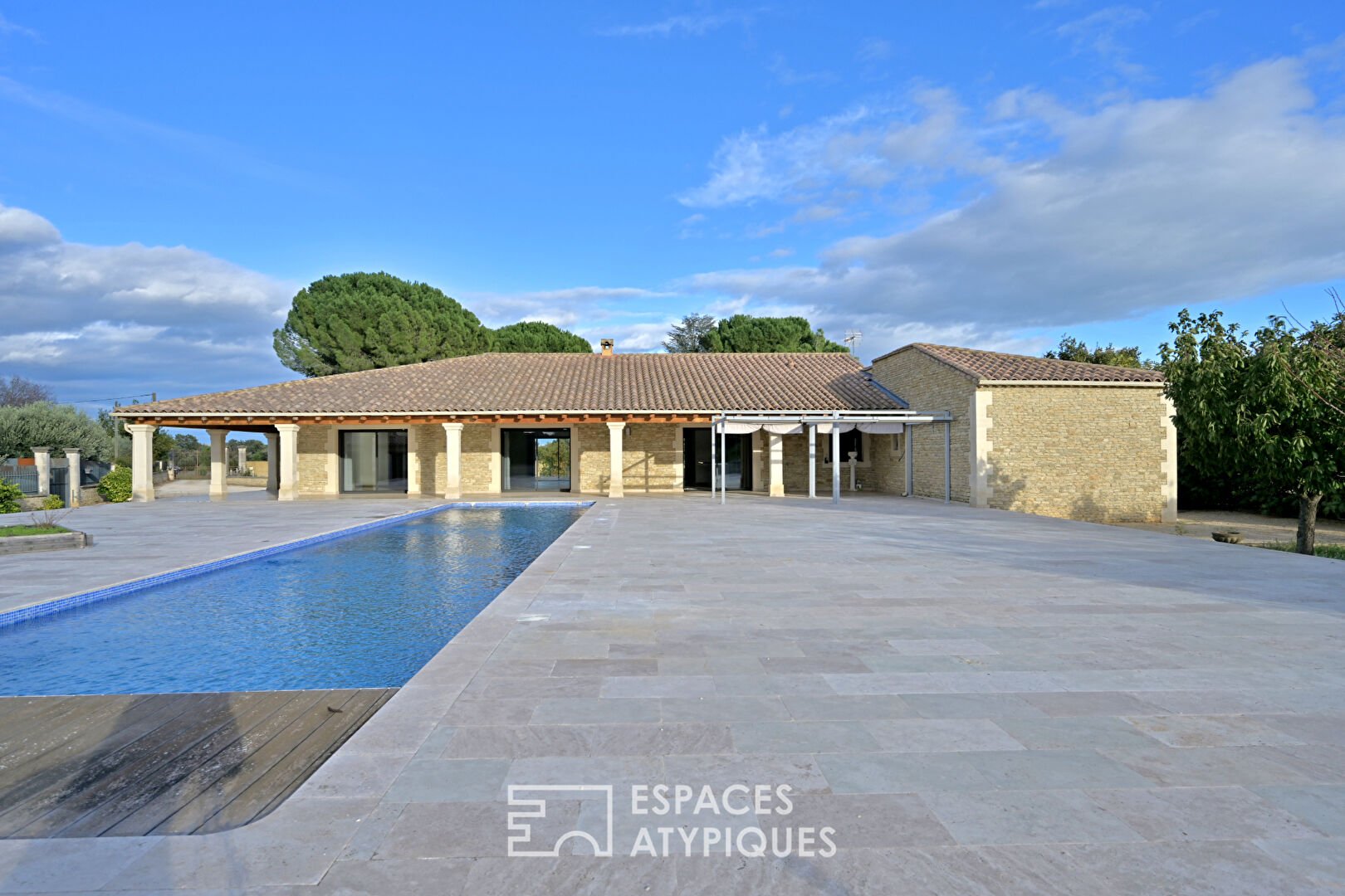 Between stone and light, an estate at the gates of Uzès