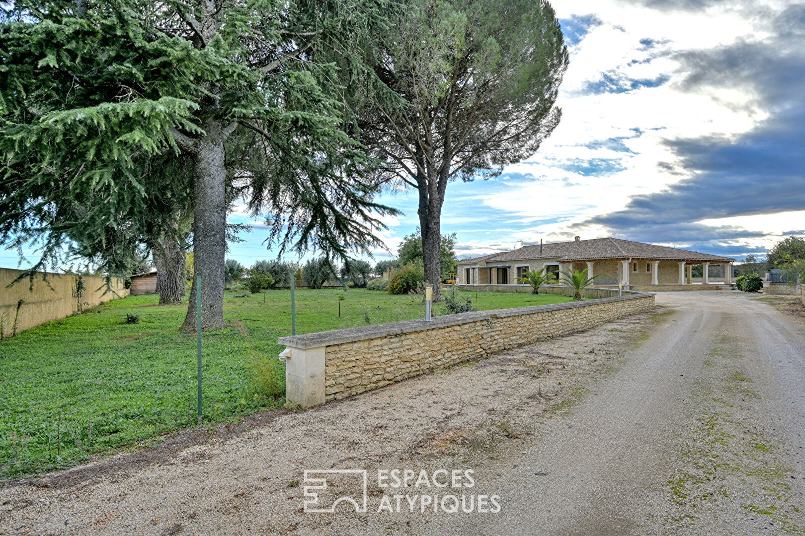 Between stone and light, an estate at the gates of Uzès