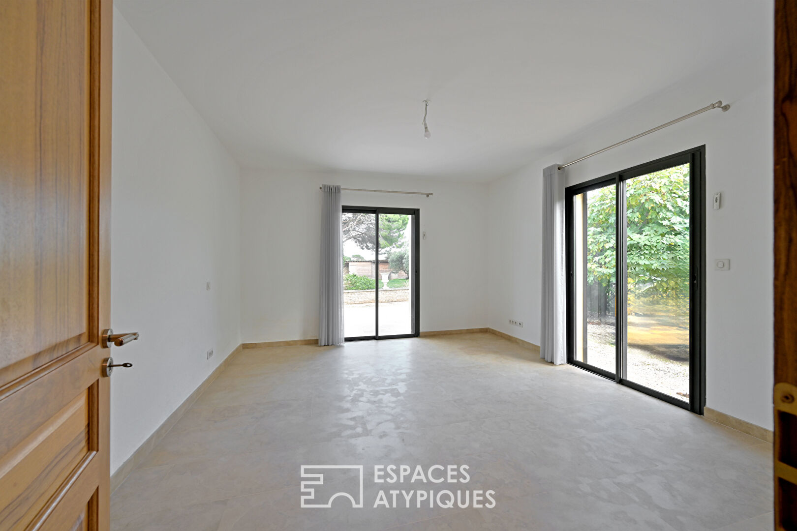 Between stone and light, an estate at the gates of Uzès