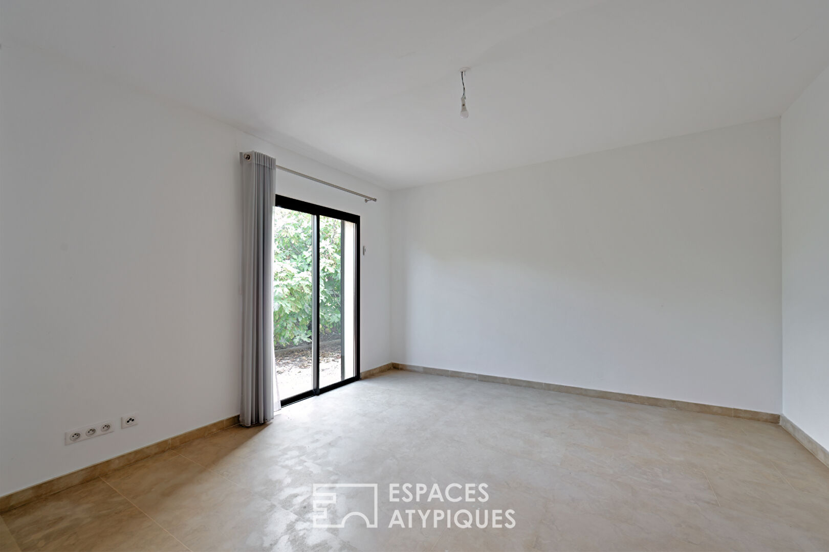 Between stone and light, an estate at the gates of Uzès