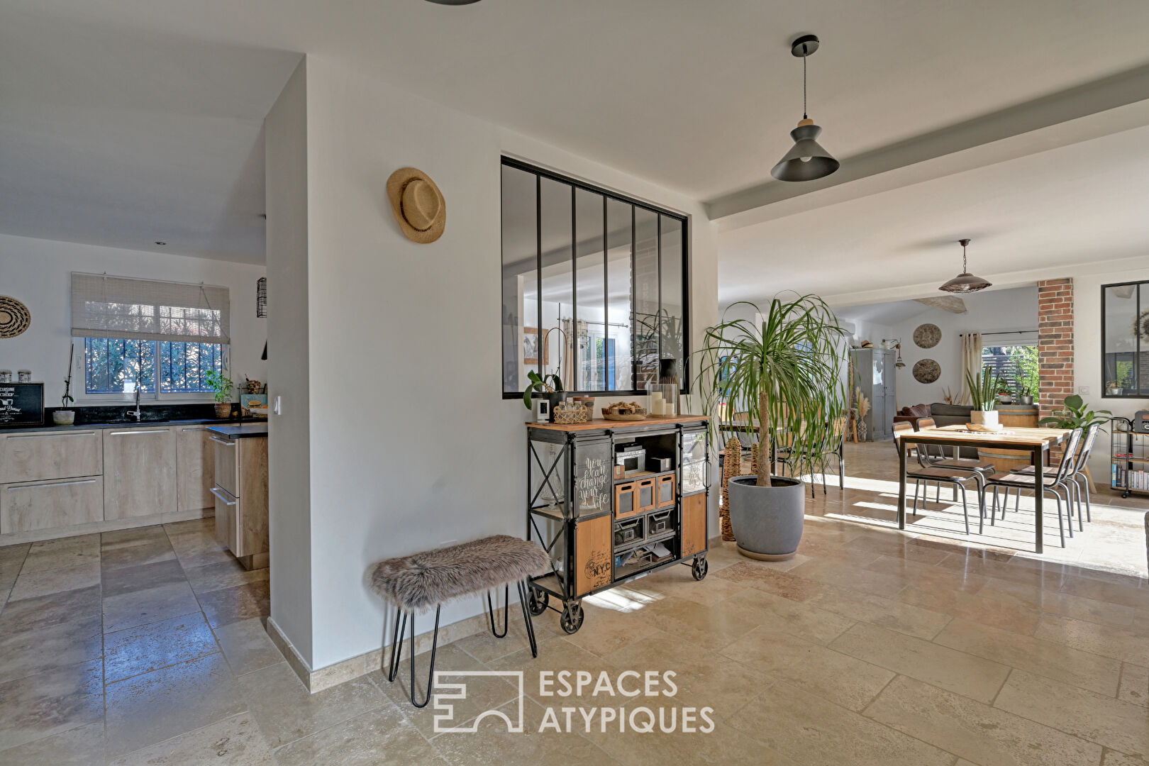 Là où le temps s’arrête, propriété de 2 maisons au coeur de la pinède