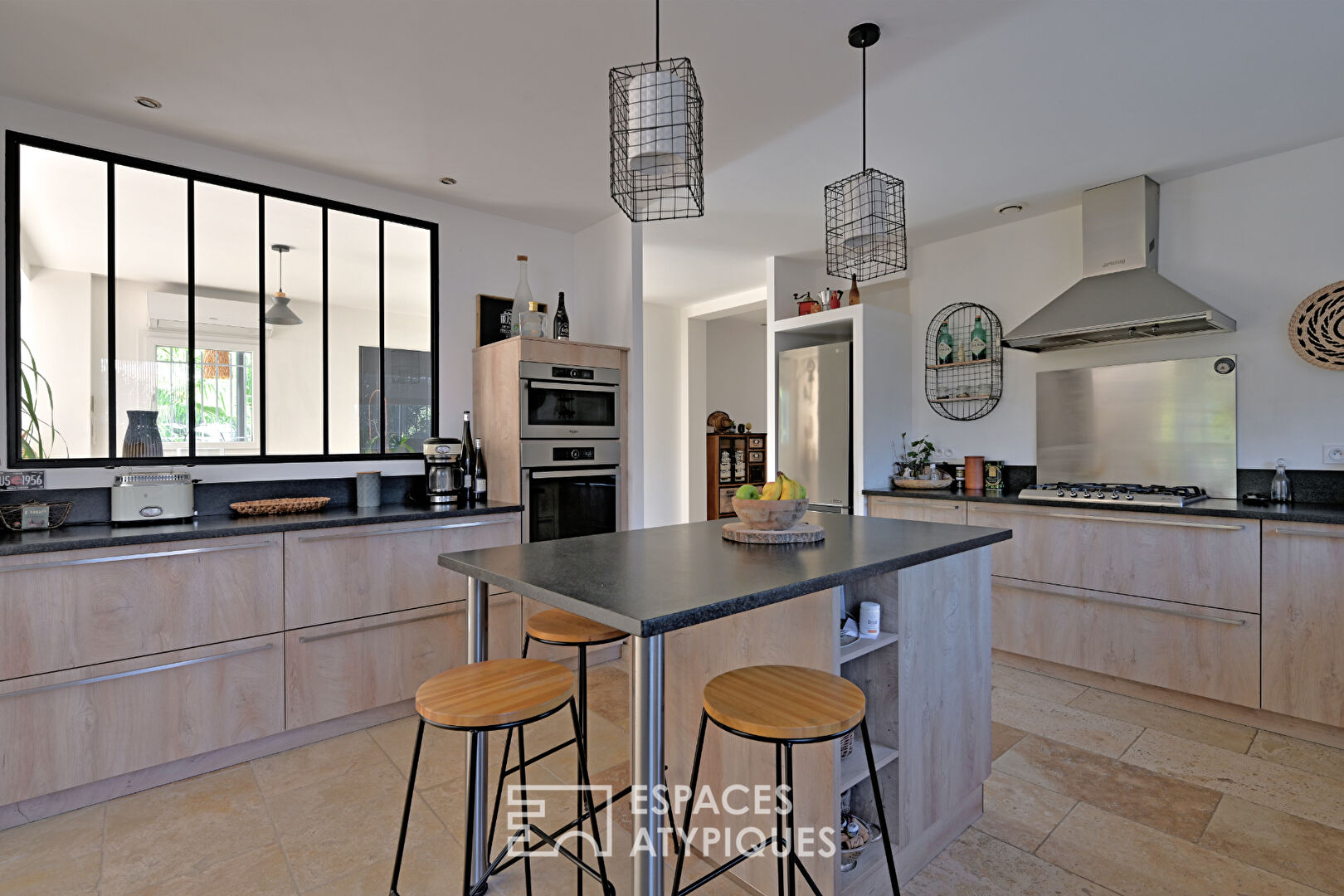 Là où le temps s’arrête, propriété de 2 maisons au coeur de la pinède