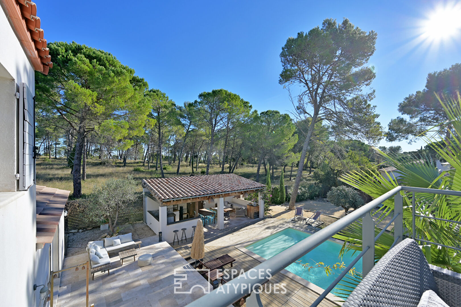 Là où le temps s’arrête, propriété de 2 maisons au coeur de la pinède