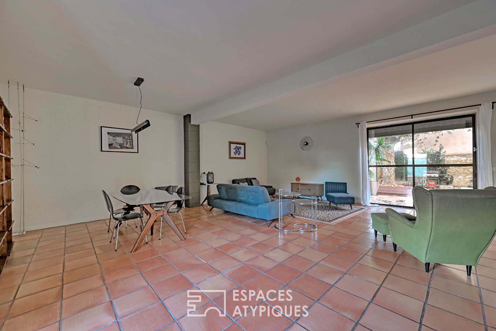 Mas à l’esprit artistique et bohème – 15 km de Nîmes