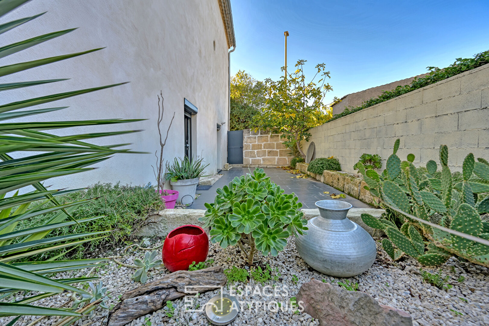 Mas à l’esprit artistique et bohème – 15 km de Nîmes