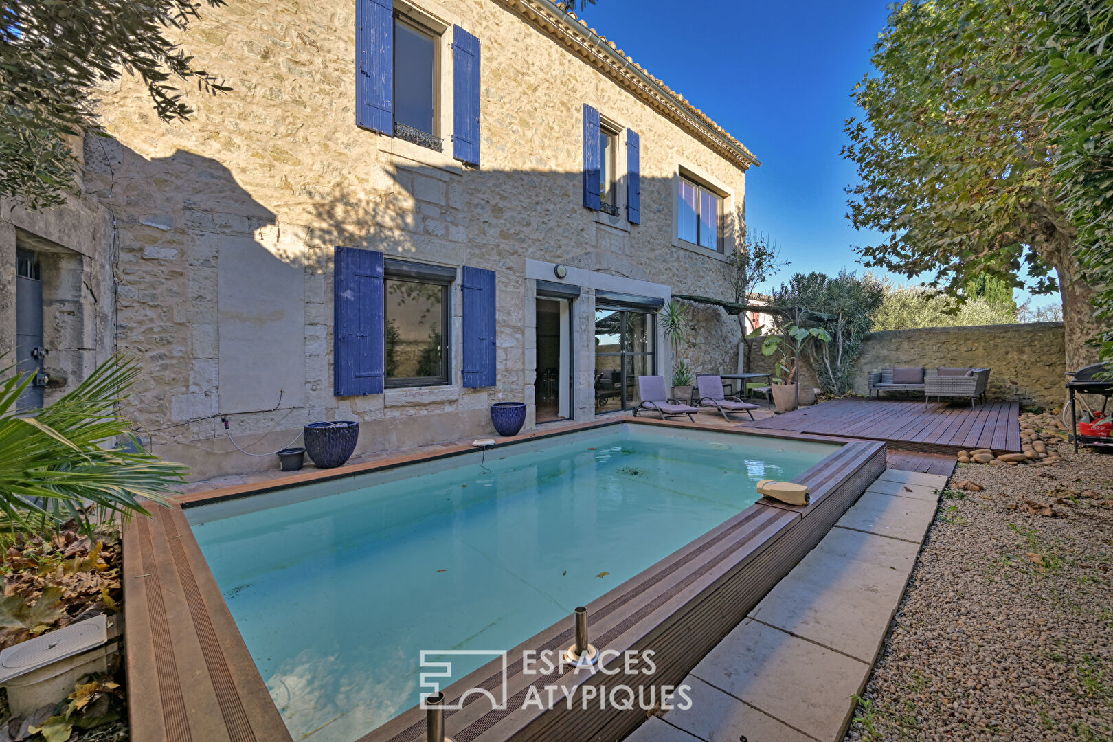 Mas à l’esprit artistique et bohème – 15 km de Nîmes