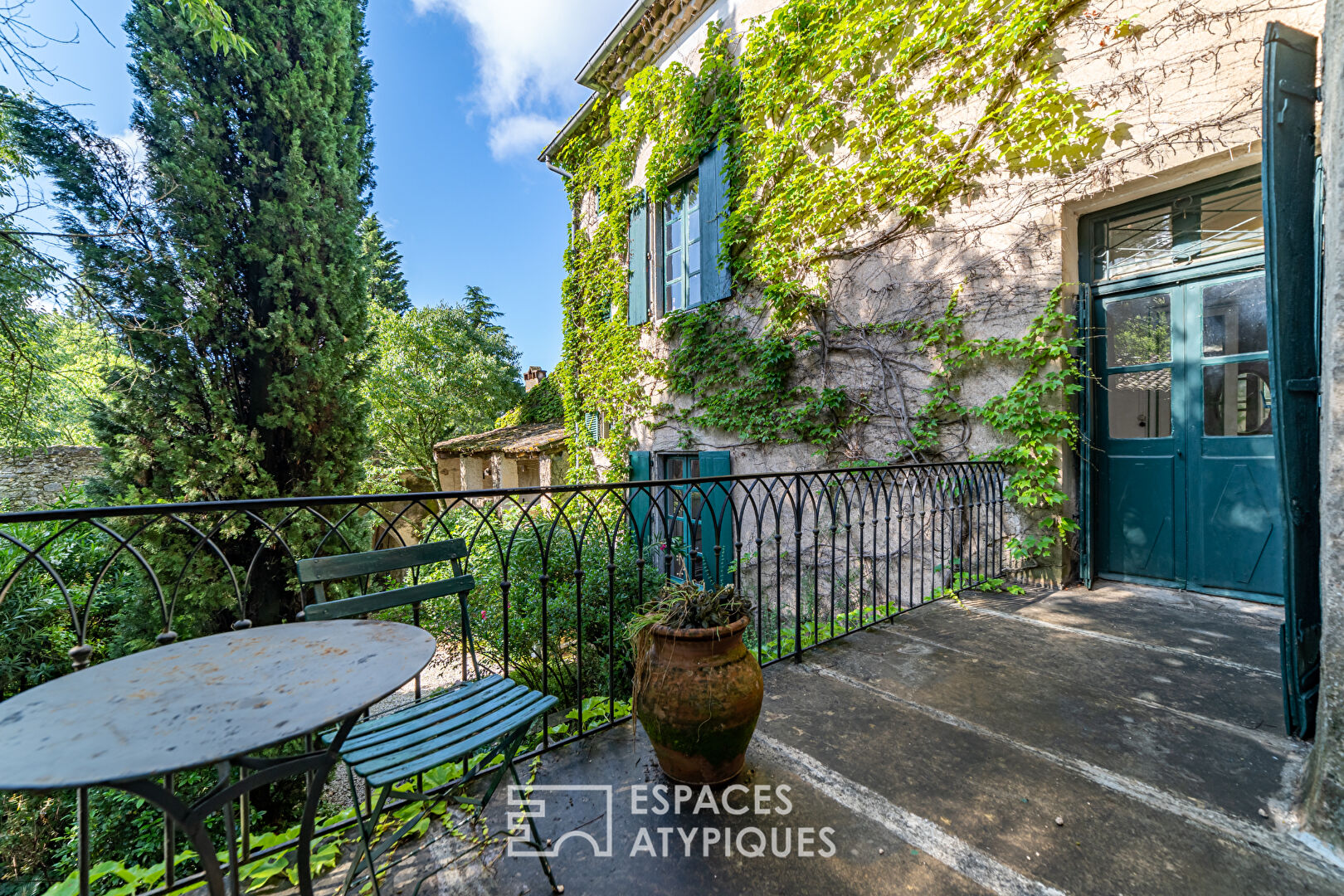 Elegant residence in an 18th century castle