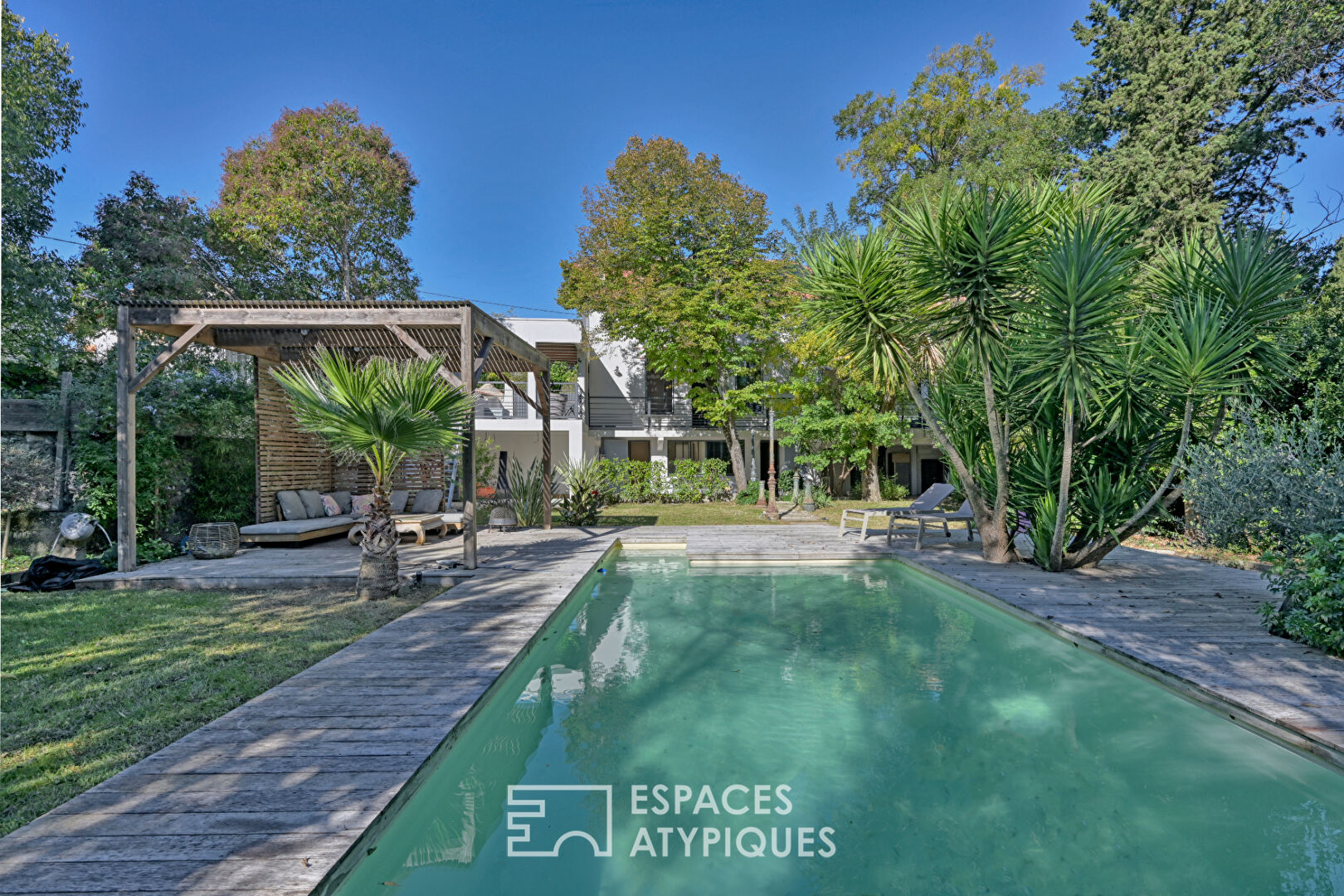 Maison de 1900 entièrement rénovée, jardin et piscine, Tour Magne