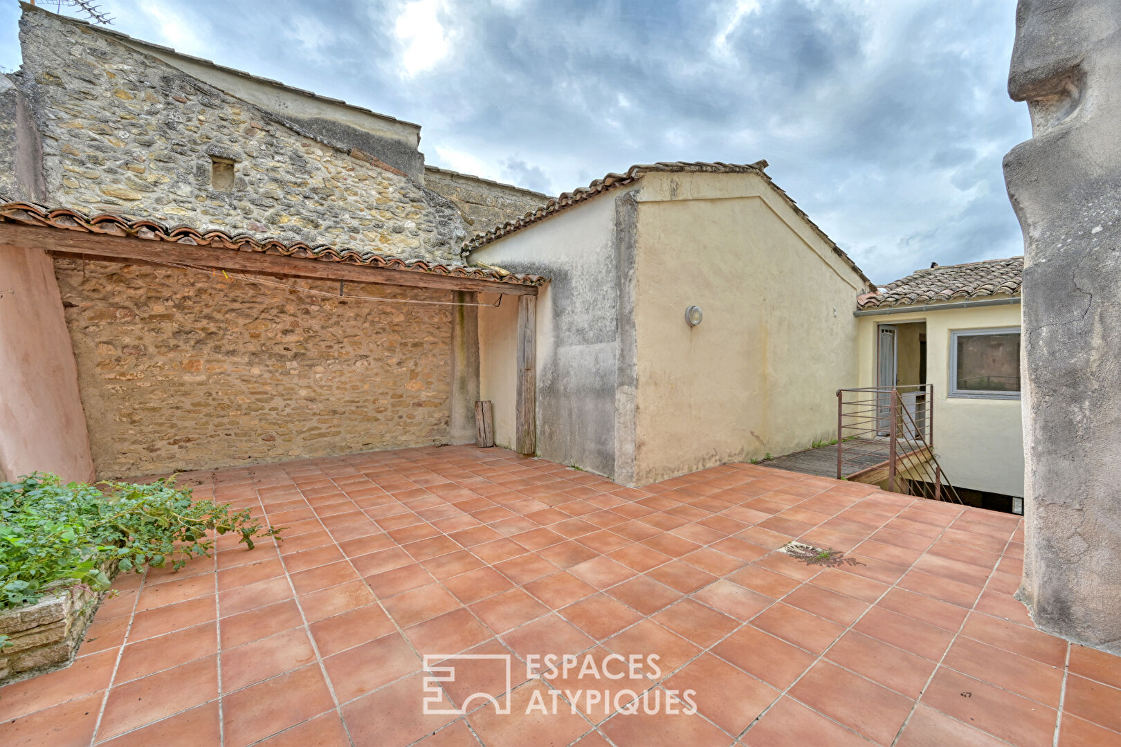 Maison ancienne et sa terrasse secrète