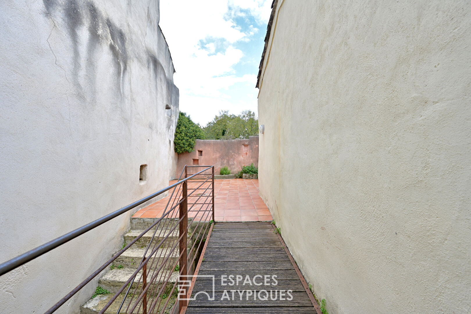 Maison ancienne et sa terrasse secrète