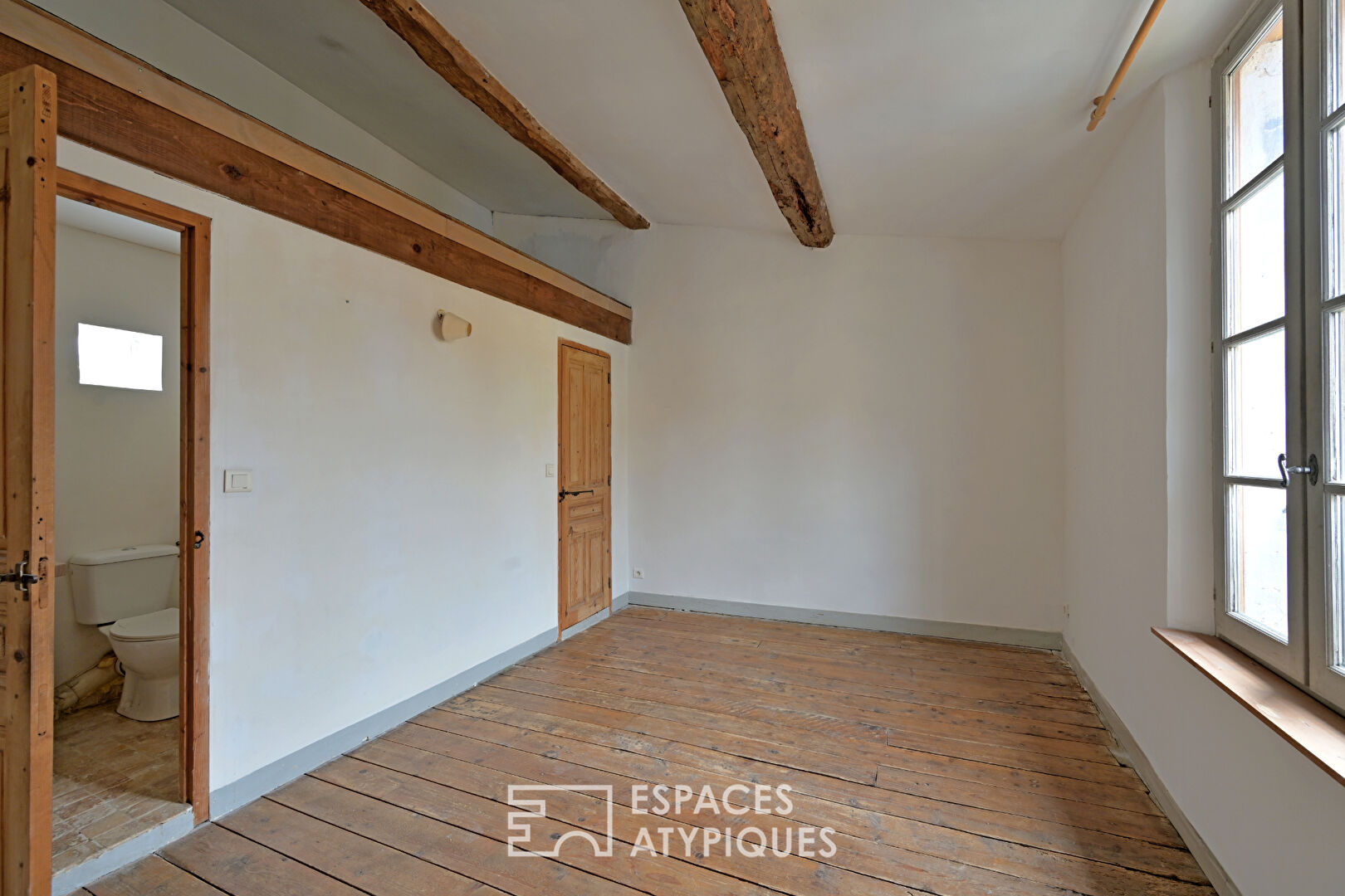 Maison ancienne et sa terrasse secrète