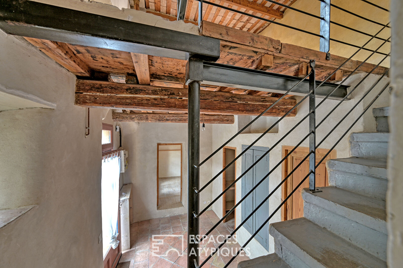 Maison ancienne et sa terrasse secrète