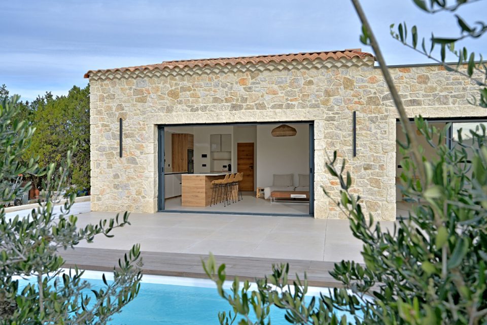 Maison contemporaine avec piscine proche Uzès