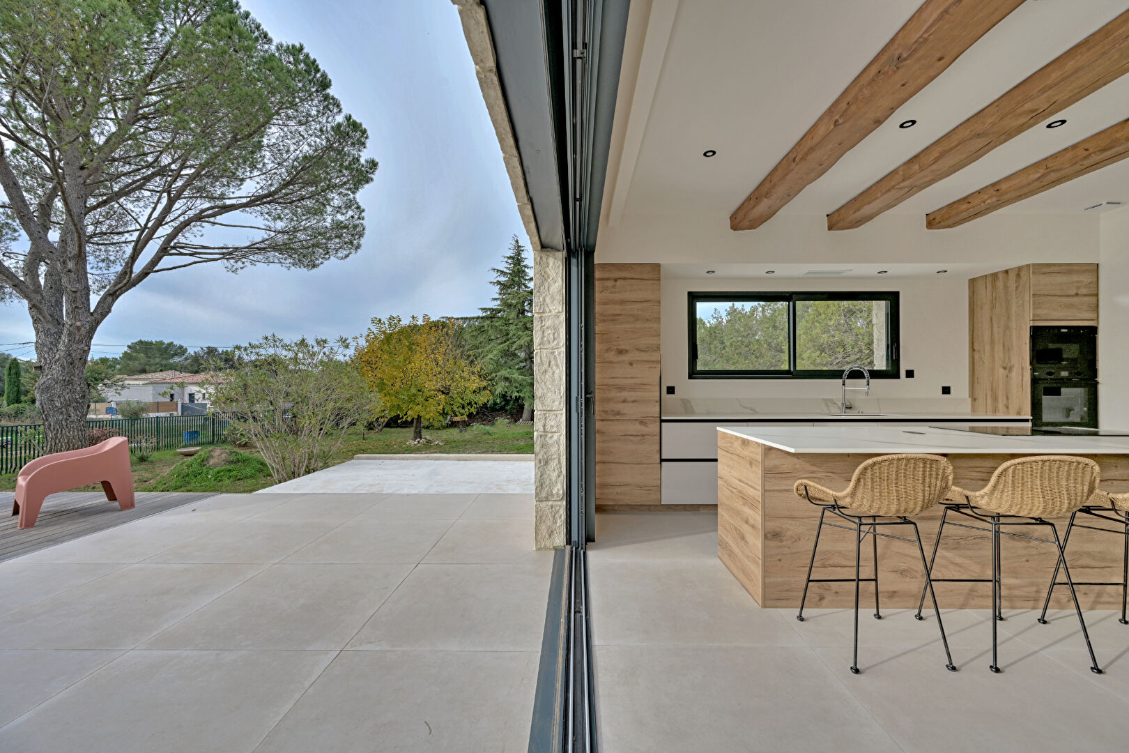 Maison contemporaine avec piscine proche Uzès