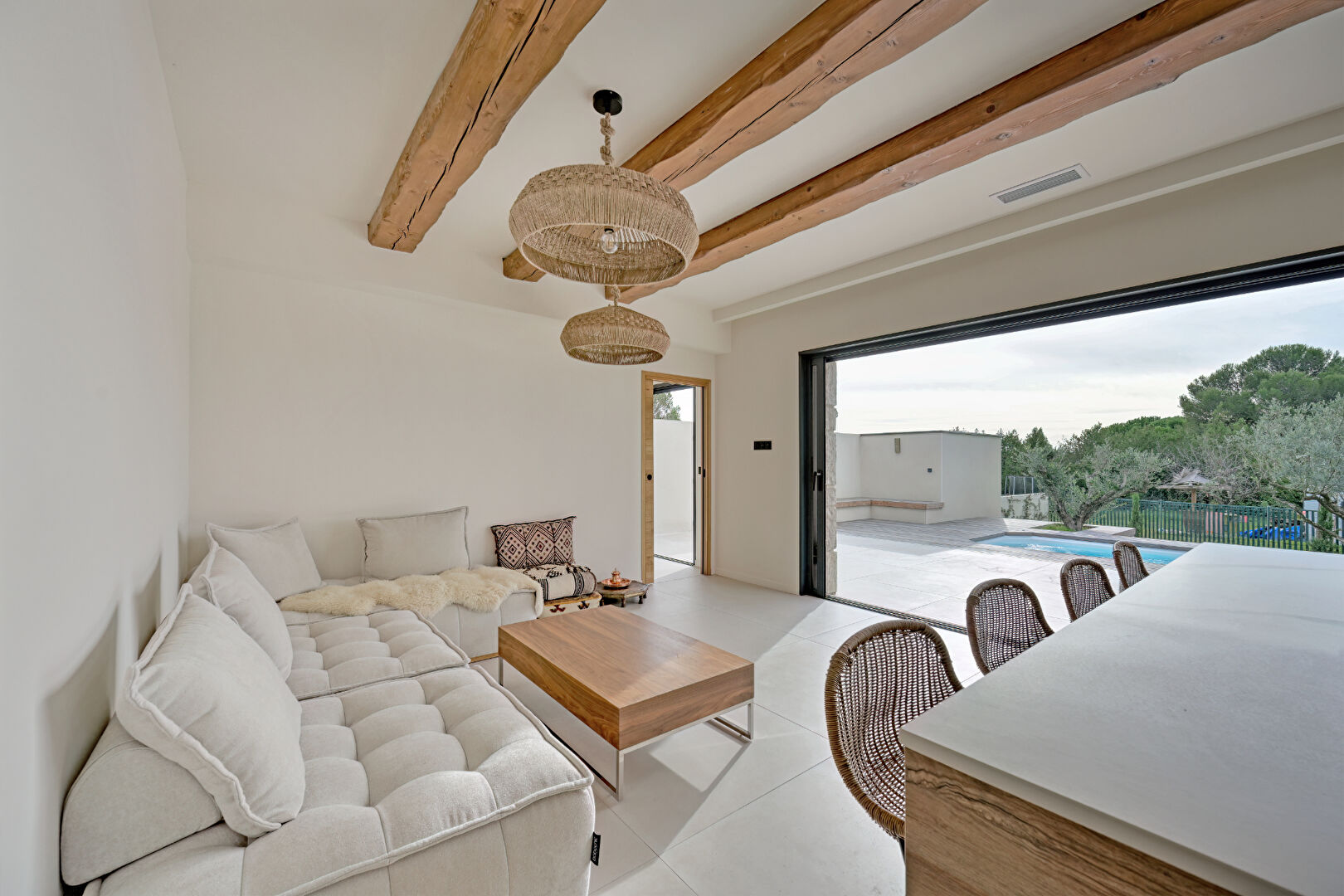 Maison contemporaine avec piscine proche Uzès