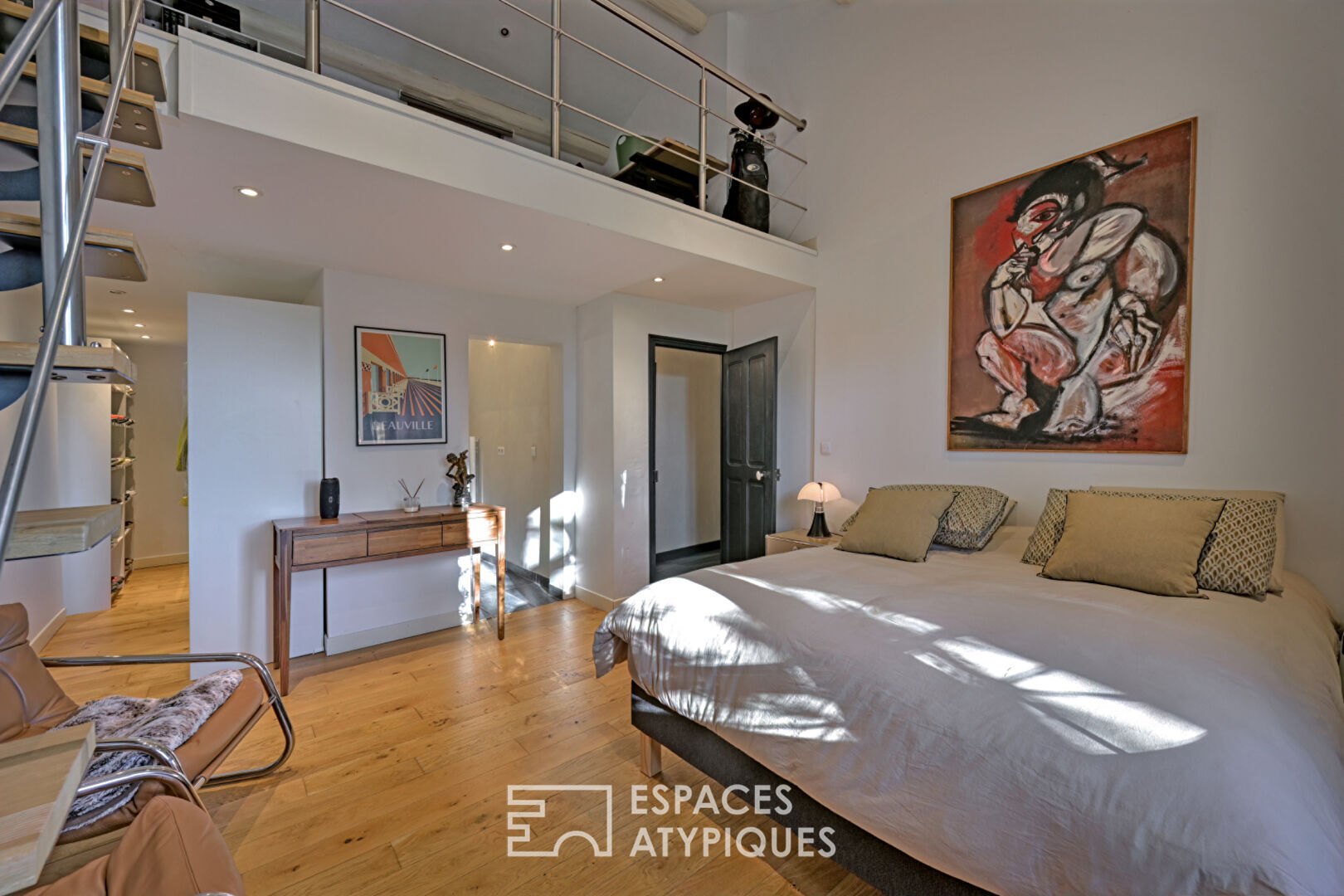 Charming duplex house by the canal