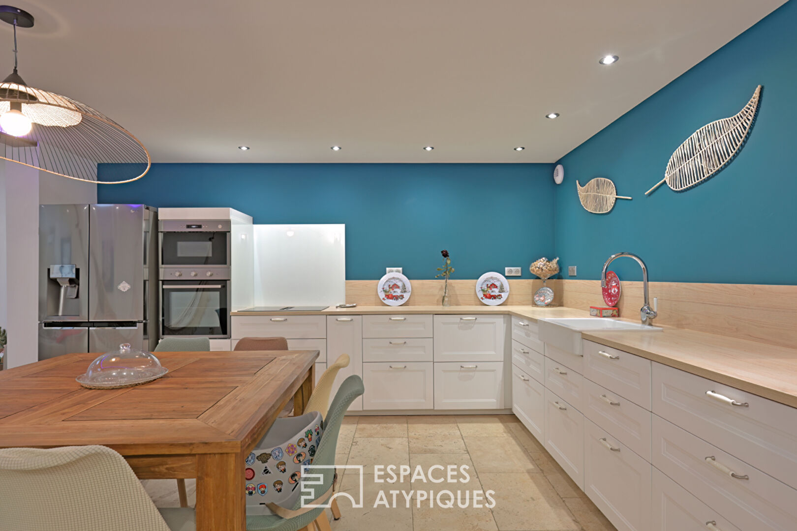 Entre rooftop et patio, rénovation soignée proche des remparts