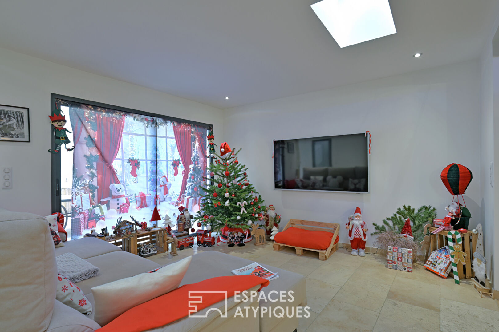 Entre rooftop et patio, rénovation soignée proche des remparts