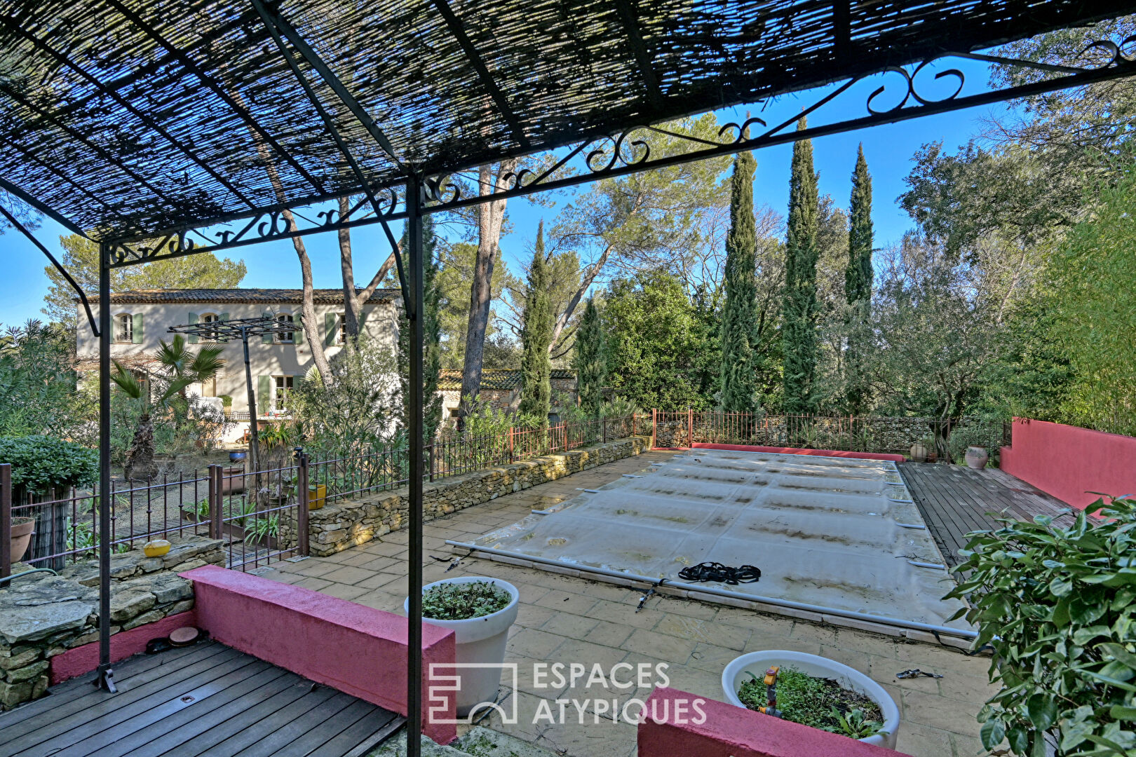 Bastide de charme avec piscine et dépendance