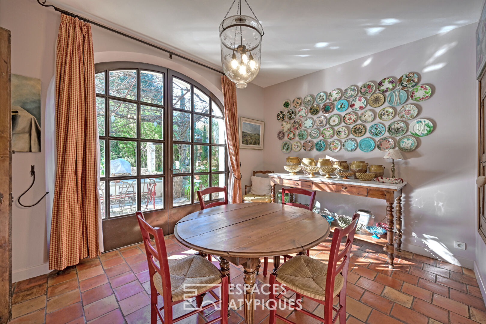 Bastide de charme avec piscine et dépendance