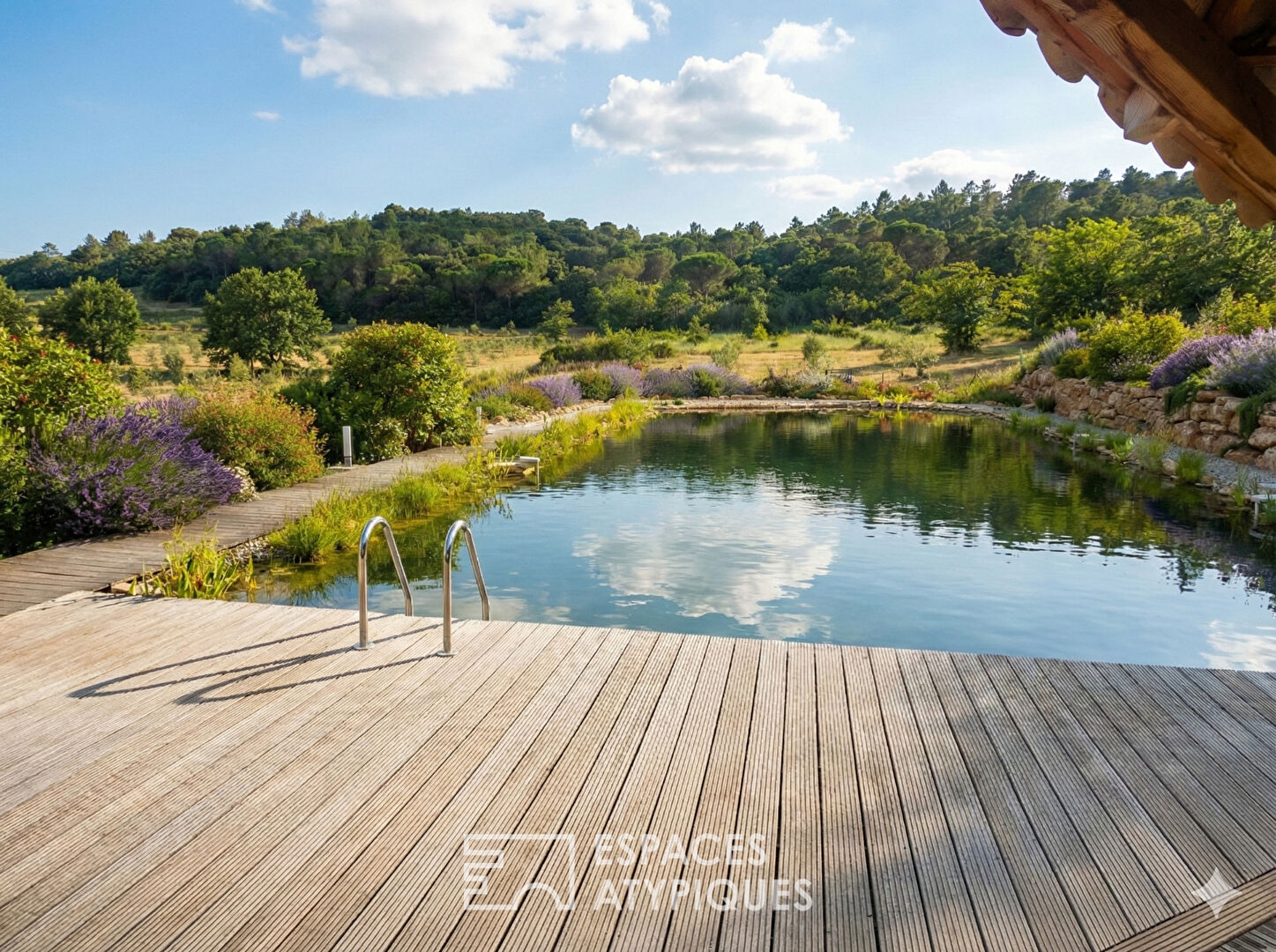 Domaine Bucolique de 8 ha – Mas et gîtes avec bassin naturel