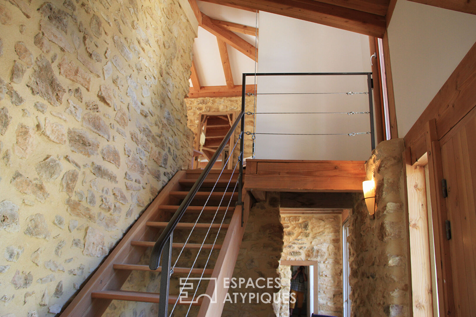 Domaine Bucolique de 8 ha – Mas et gîtes avec bassin naturel