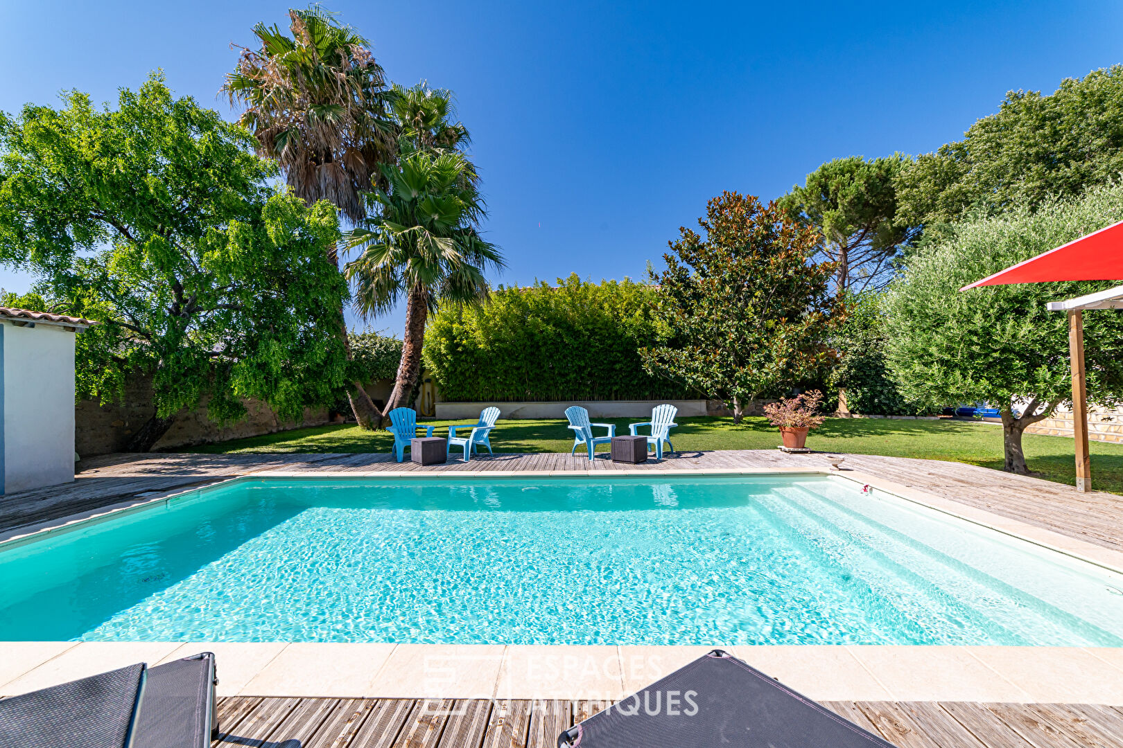 Belle villa provençale avec piscine et jardin paysager