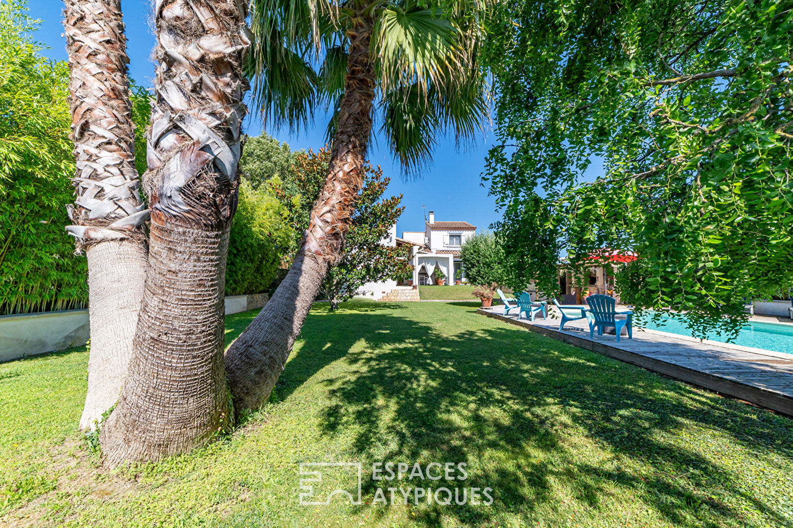 Belle villa provençale avec piscine et jardin paysager