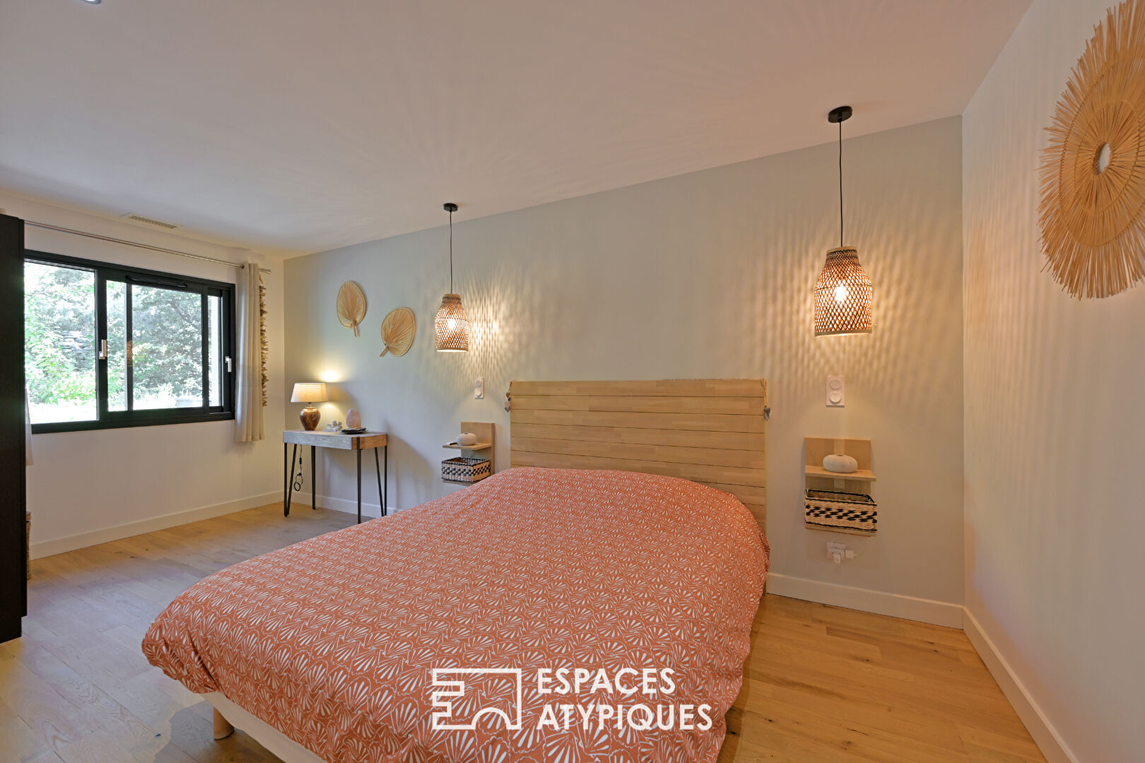 Maison contemporaine avec piscine et jardin paysagé, proche Uzès