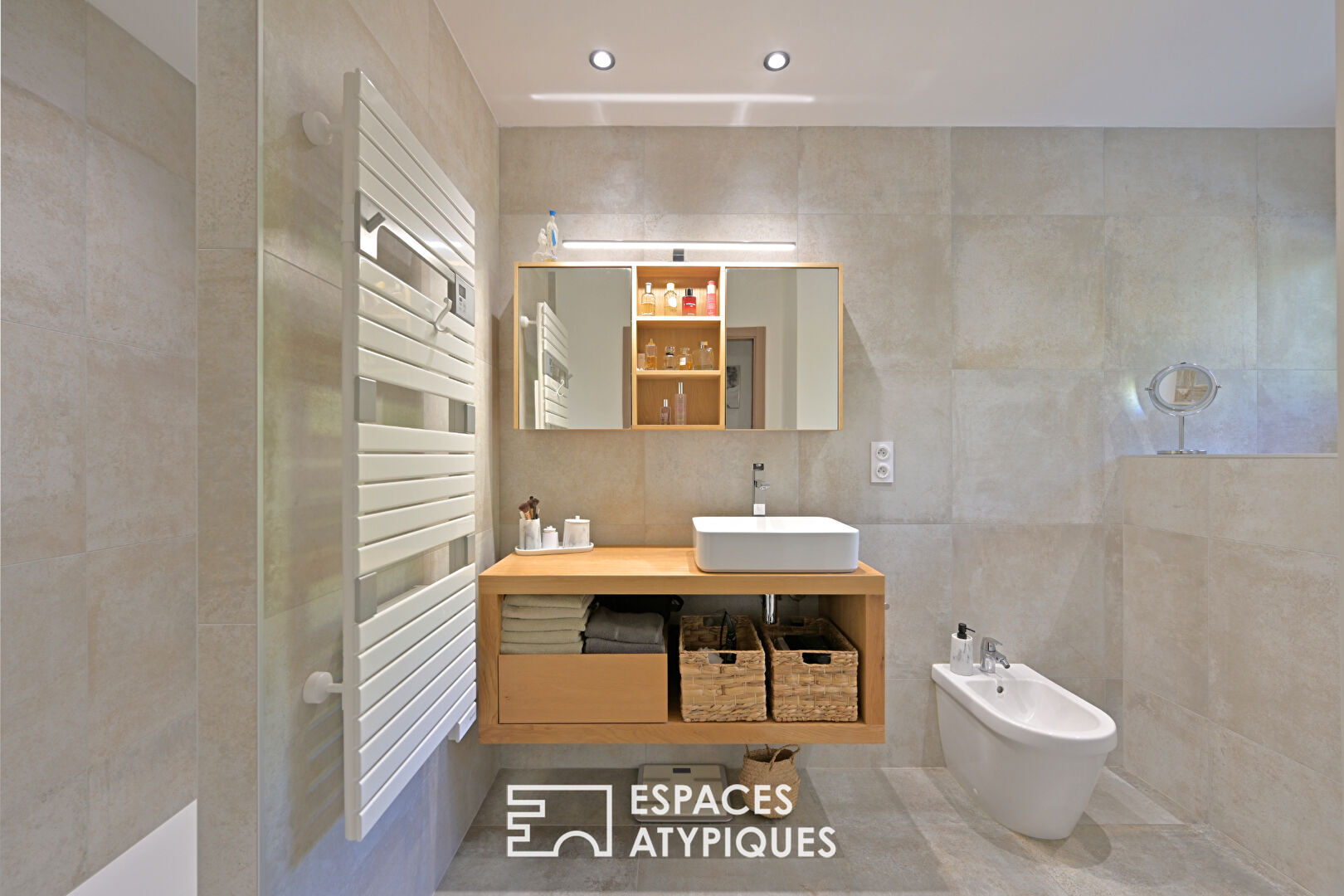 Maison contemporaine avec piscine et jardin paysagé, proche Uzès