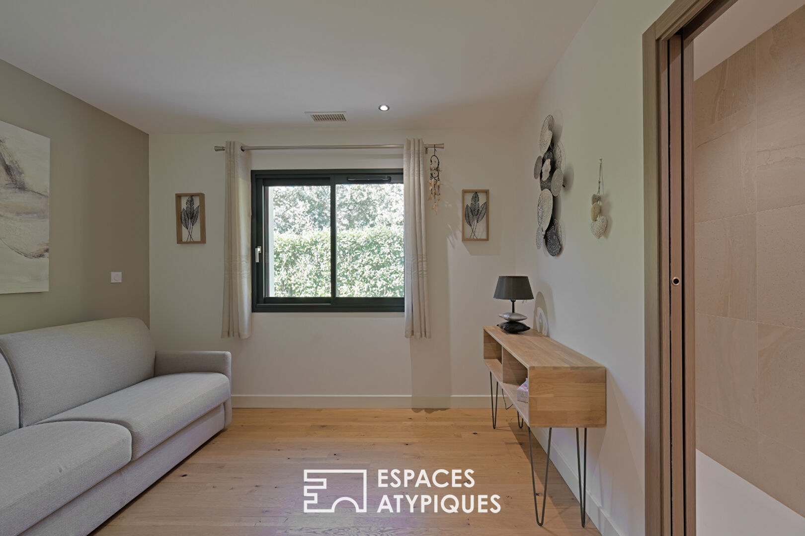 Maison contemporaine avec piscine et jardin paysagé, proche Uzès