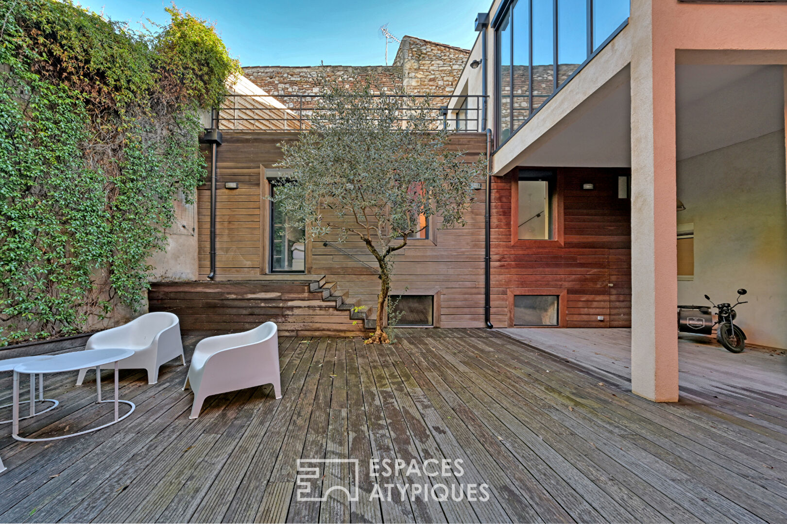 Maison de ville rénovée avec terrasses et garage, quartier Jean-Jaurès