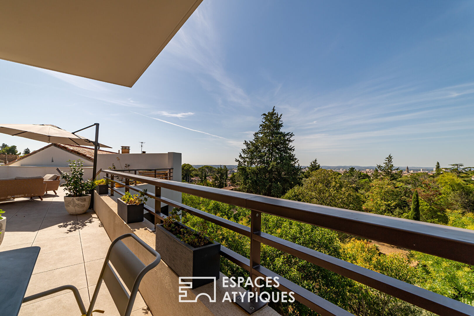 Rooftop panoramique d&rsquo;exception perché au sein du « Montmartre » Nîmois