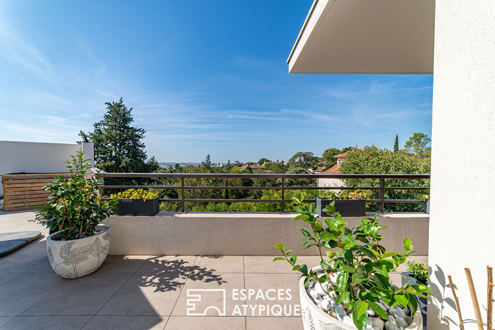 Rooftop panoramique d&rsquo;exception perché au sein du « Montmartre » Nîmois