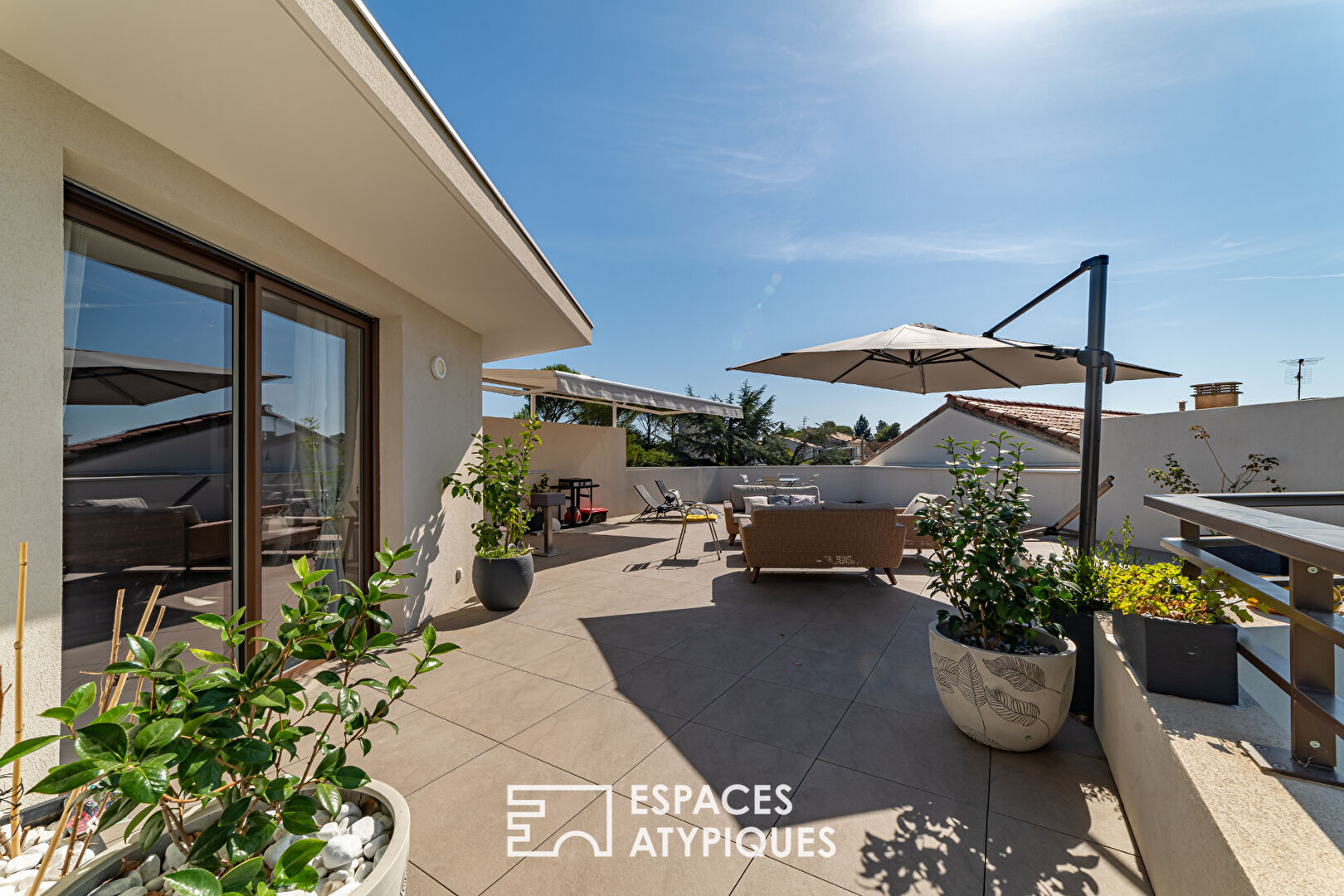 Rooftop panoramique d&rsquo;exception perché au sein du « Montmartre » Nîmois