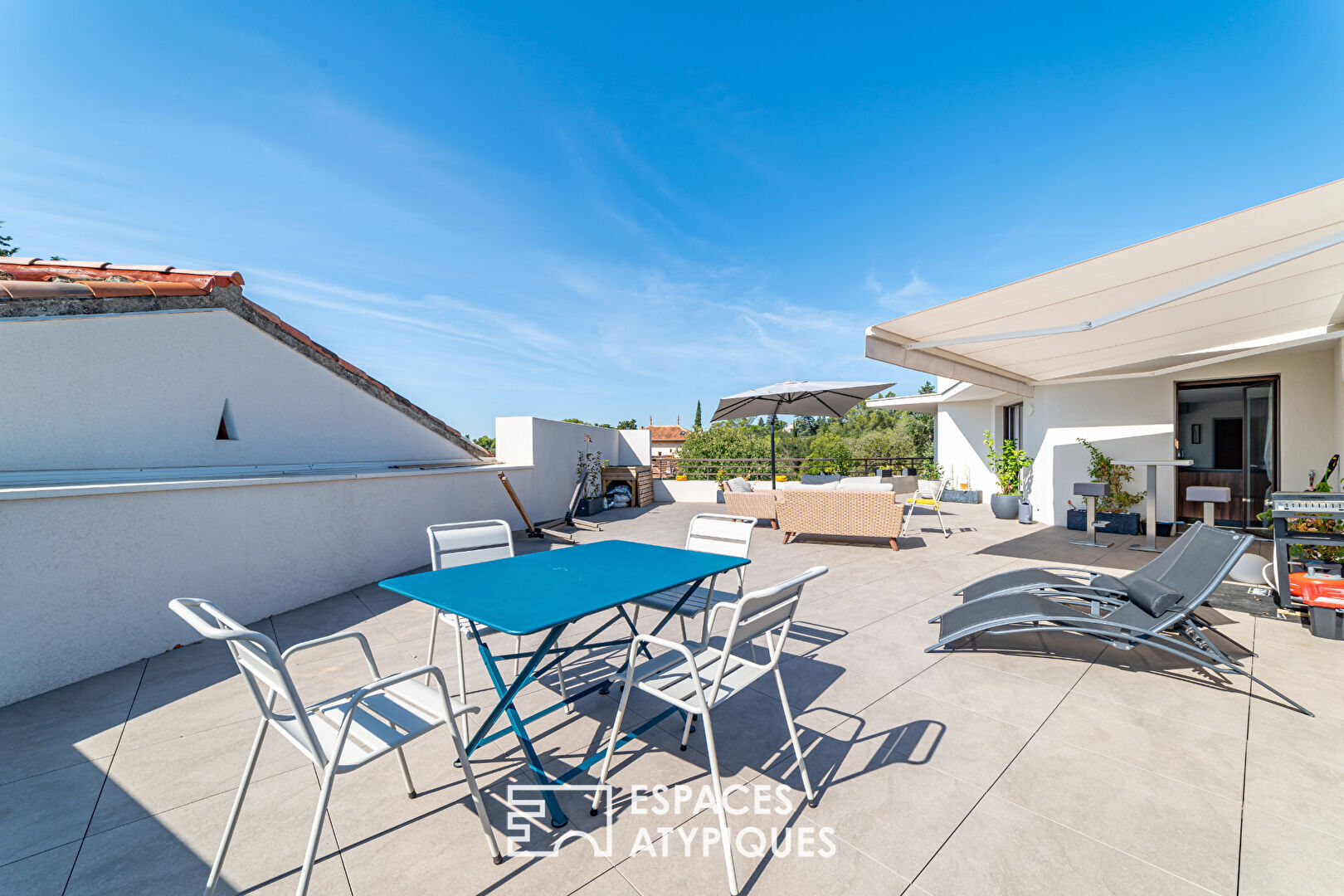 Rooftop panoramique d&rsquo;exception perché au sein du « Montmartre » Nîmois