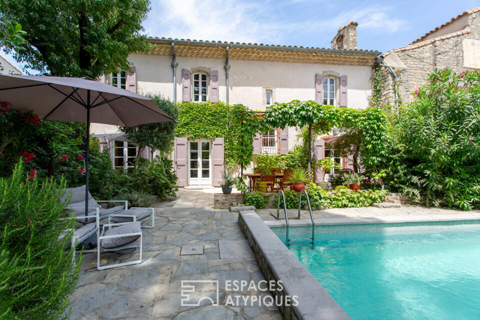 Ancien presbytère rénové et son jardin secret avec piscine