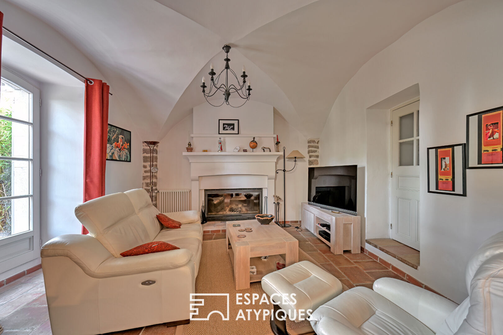 Ancien presbytère rénové et son jardin secret