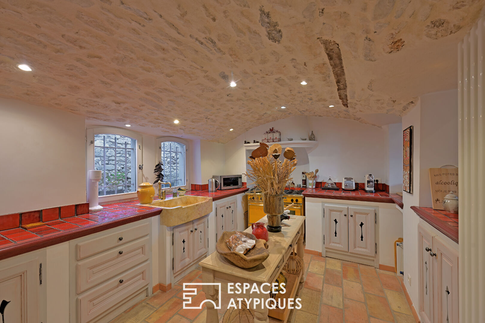 Ancien presbytère rénové et son jardin secret