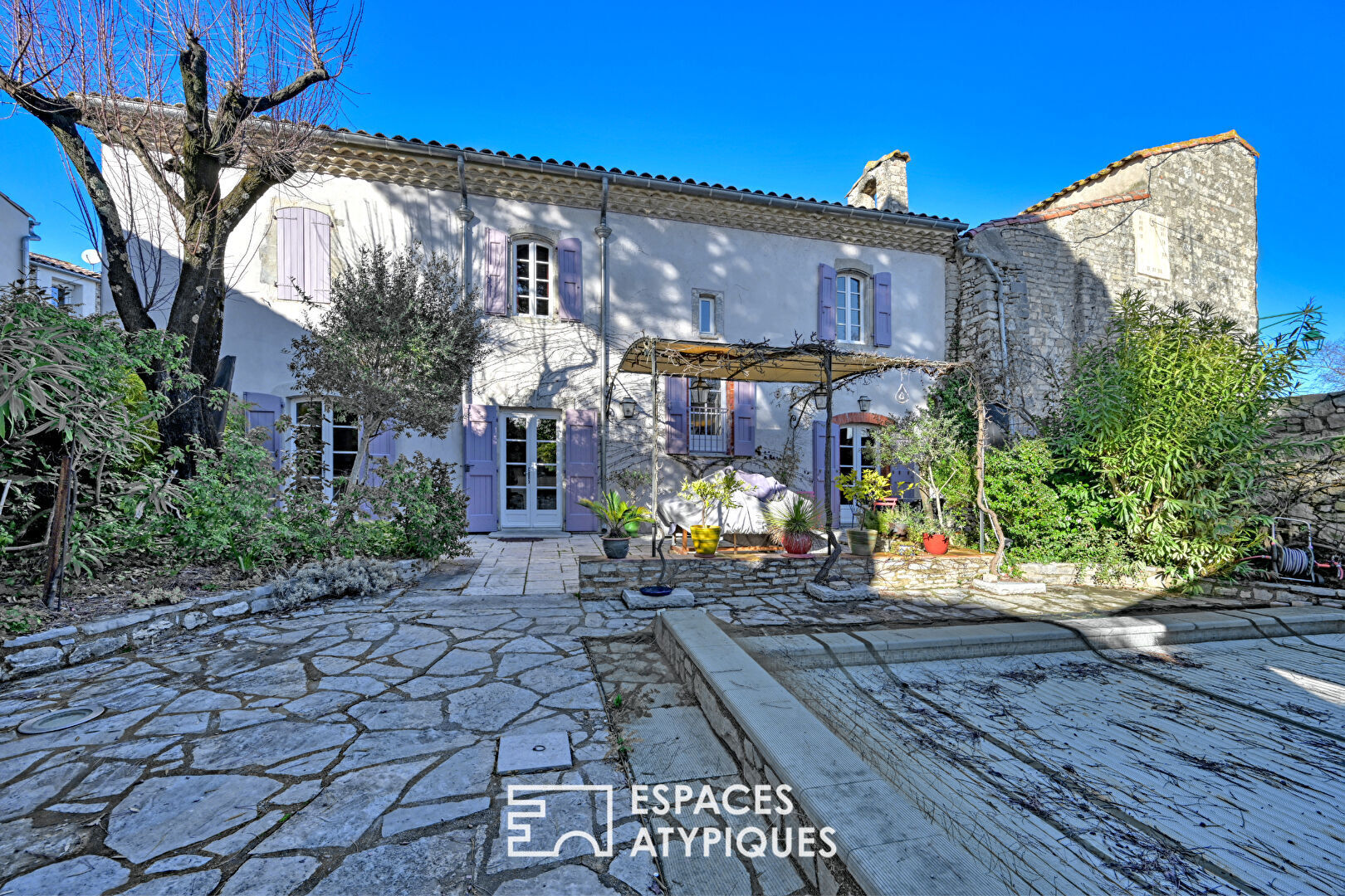 Ancien presbytère rénové et son jardin secret
