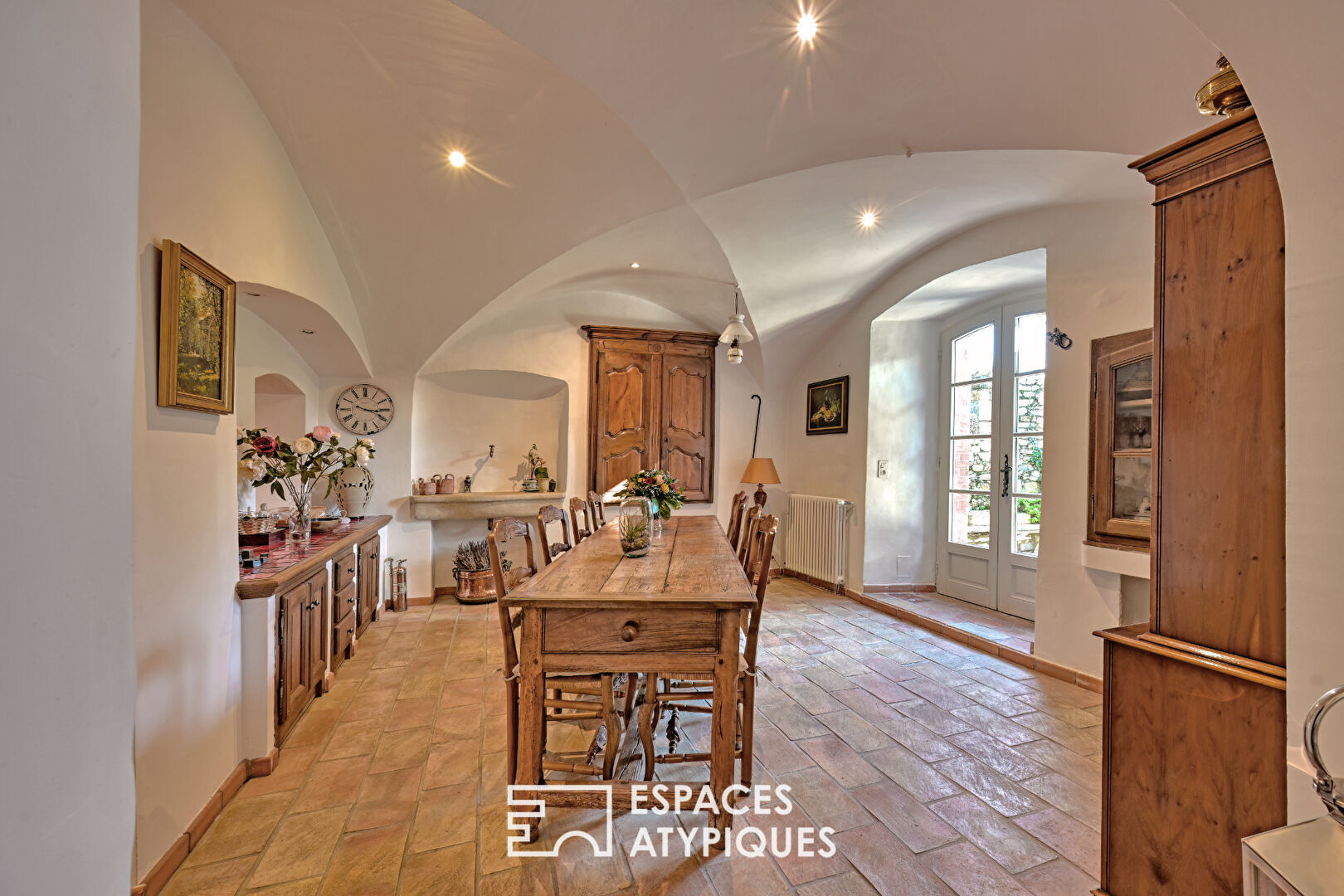 Ancien presbytère rénové et son jardin secret