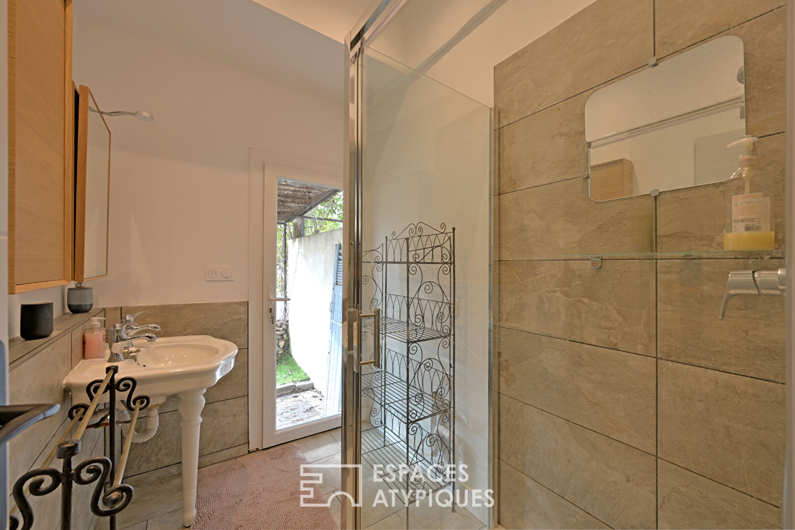 Maison rénovée avec cour proche centre-ville