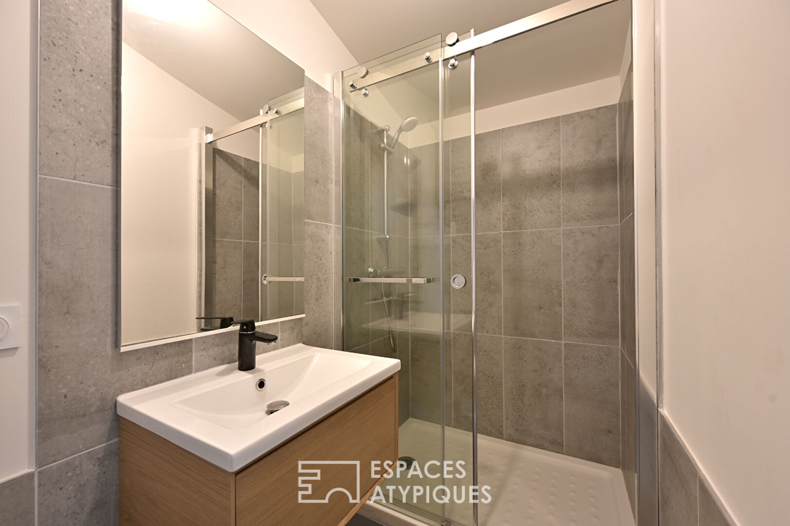 Maison rénovée avec cour proche centre-ville