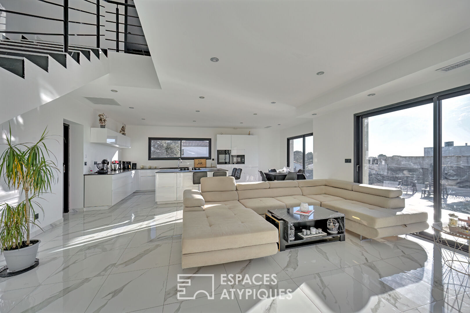 Villa contemporaine avec piscine collines Ouest